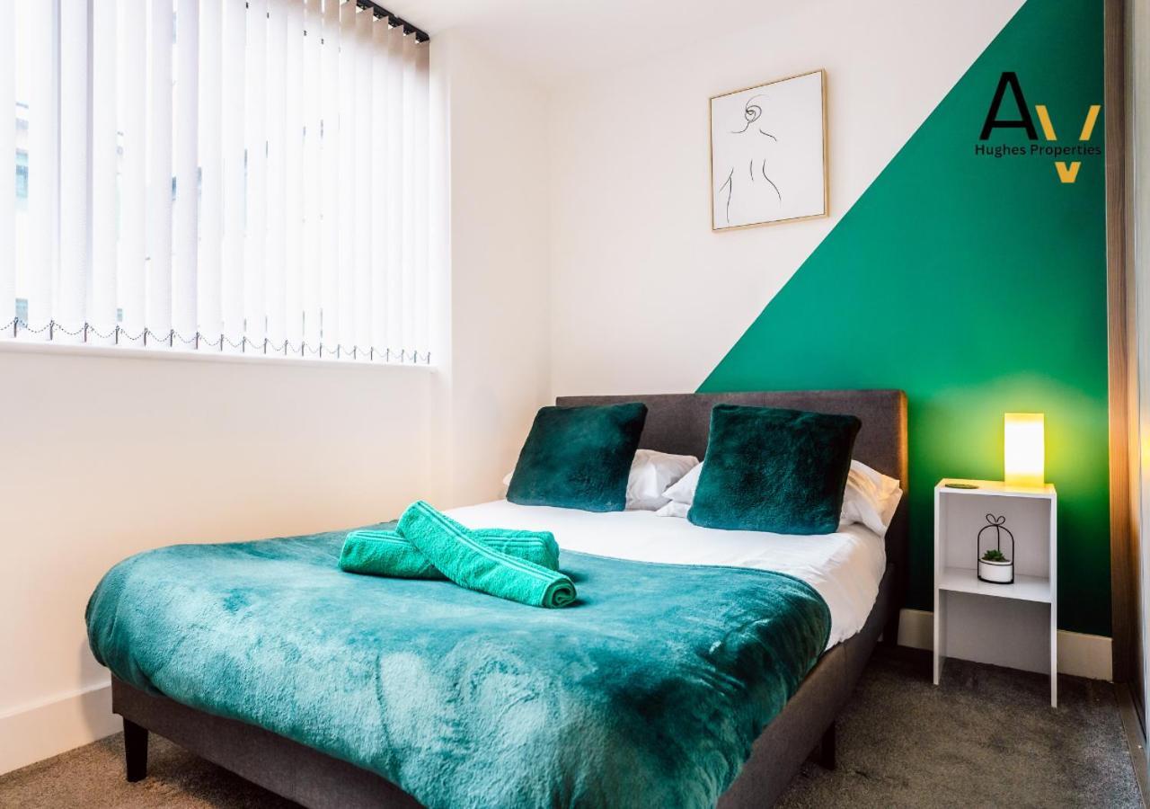Modern Two-Bedroom Apartment - Central Location, Free Wi-Fi, Ideal For Long Stays By Av Hughes Properties ميلتون كينيز المظهر الخارجي الصورة