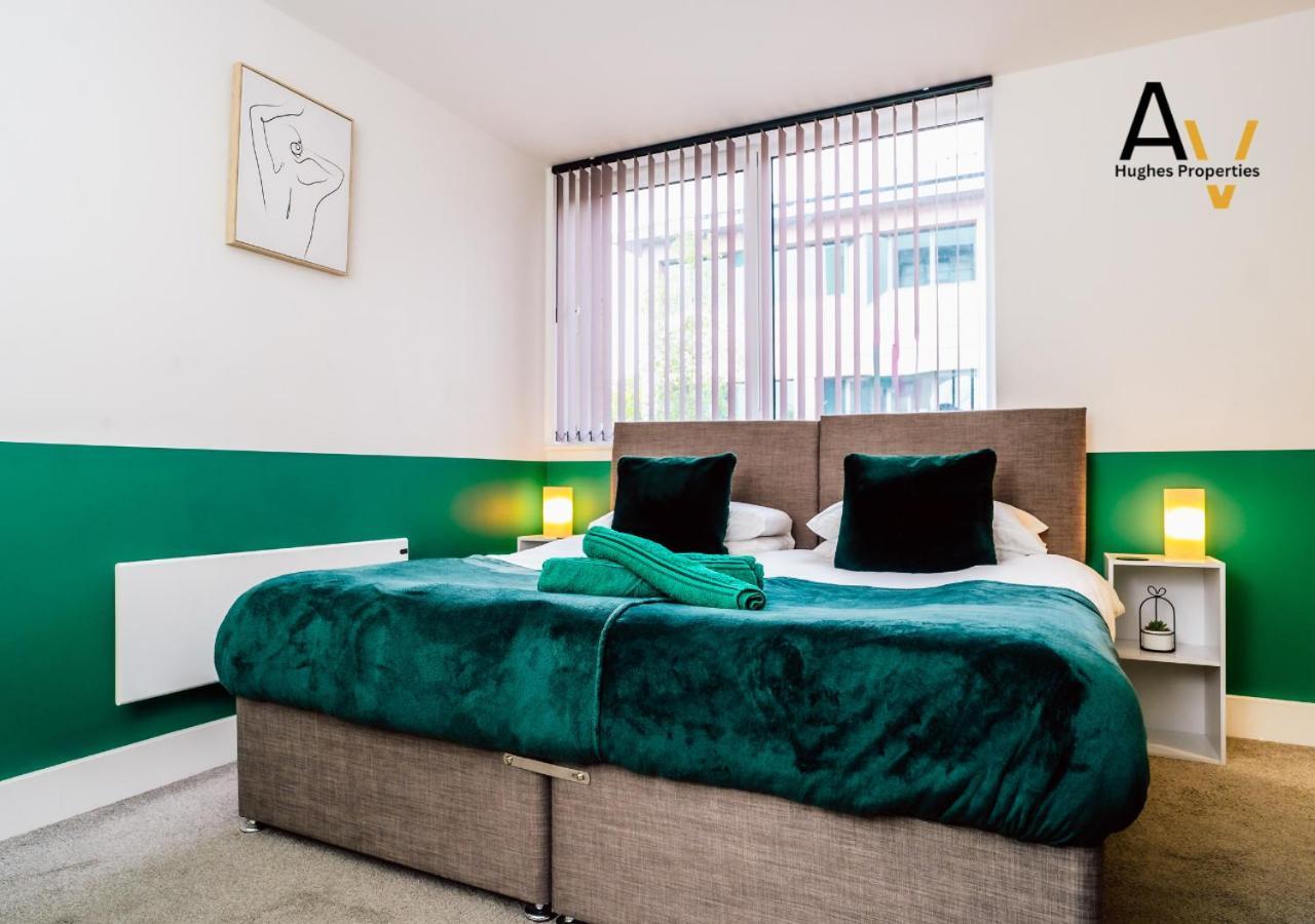 Modern Two-Bedroom Apartment - Central Location, Free Wi-Fi, Ideal For Long Stays By Av Hughes Properties ميلتون كينيز المظهر الخارجي الصورة