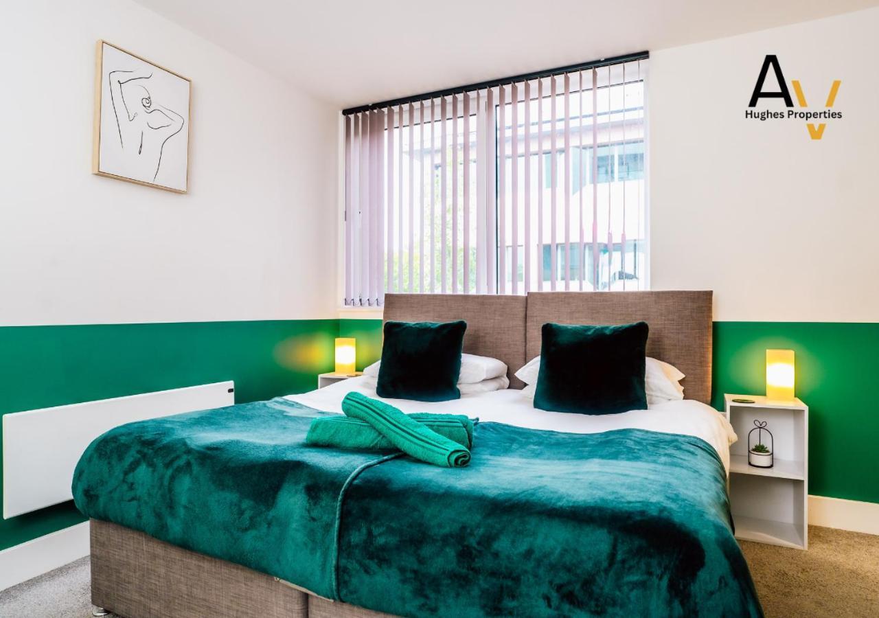 Modern Two-Bedroom Apartment - Central Location, Free Wi-Fi, Ideal For Long Stays By Av Hughes Properties ميلتون كينيز المظهر الخارجي الصورة