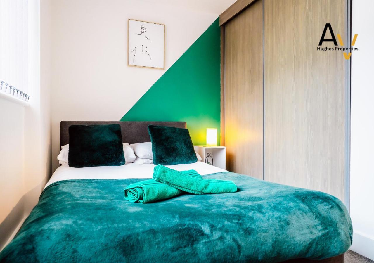 Modern Two-Bedroom Apartment - Central Location, Free Wi-Fi, Ideal For Long Stays By Av Hughes Properties ميلتون كينيز المظهر الخارجي الصورة